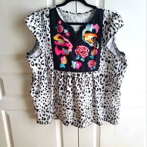 Trendy top, perfect to layer. Ruffled sleeves. Flowers are hot pink.